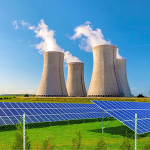 Centrales nucléaires et panneaux solaires
